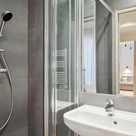 Hotel Clemence Paris Exterior photo
